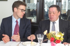 L’ambassadeur Bennett s’entretient avec l’ambassadeur itinérant kazakh