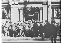 Eager recruits jamming an Ottawa recruiting centre in the first days of the war.