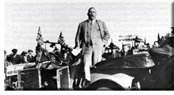 William Lyon Mackenzie King campaigning during the 1926 federal election.