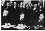 Cordell Hull, W.L. Mackenzie King (centre), and President Franklin D. Roosevelt.