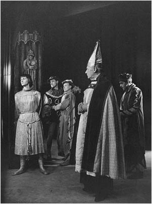 Scène de la pièce Saint Joan de George Bernard Shaw présentée au Ottawa Little Theatre