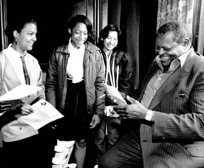 Photo: Oscar Peterson shares his knowledge with students