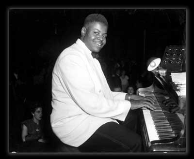 Photo: Oscar Peterson with the Johnny Holmes Orchestra